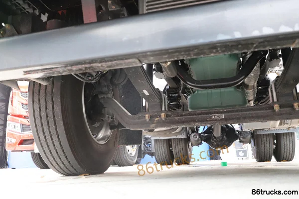 FAW Jiefang Qingdao JK6 350 hp 4X2(6 wheels) Tractor Truck Chassis (2) | 86Trucks