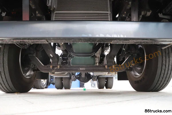 FAW Jiefang Qingdao JK6 350 hp 4X2(6 wheels) Tractor Truck Chassis (1) | 86Trucks