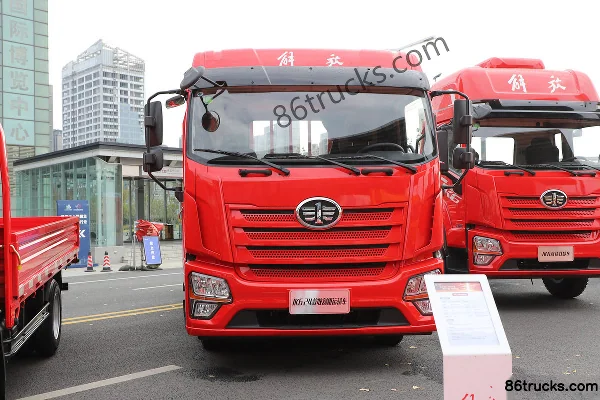 FAW Jiefang Qingdao JK6 Medium Truck 200 hp 4X2(6 wheels) 5.8m Flatbed Cargo Truck Exterior (2) | 86Trucks