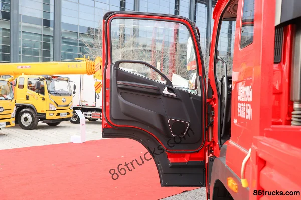 FAW Jiefang Qingdao JK6 Medium Truck 200 hp 4X2(6 wheels) 5.8m Flatbed Cargo Truck Cab (1) | 86Trucks
