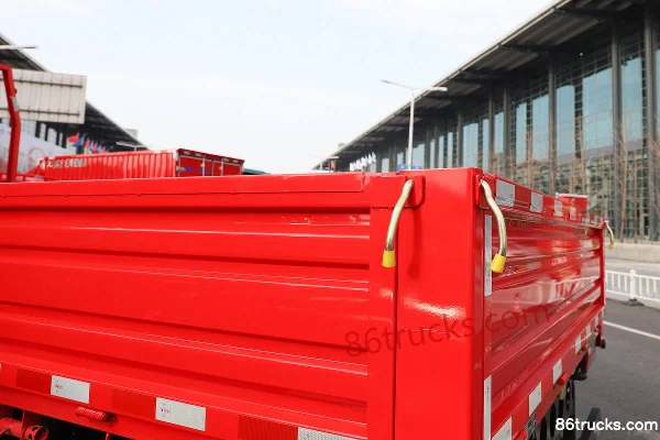 FAW Jiefang Qingdao JK6 Medium Truck 200 hp 4X2(6 wheels) 5.8m Flatbed Cargo Truck Body (3) | 86Trucks