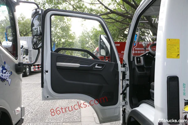 Foton Auman M Card 125hp 4X2(6 wheels) 3.7m Single Row Stake Truck Cab (1) | 86Trucks