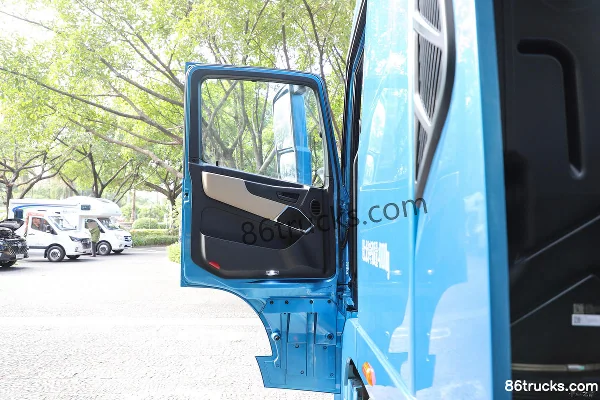 Foton AumanGTL Édition Star Wing 460 ch 6X4(10 roues) tracteur routier LNG automatique pour matières dangereuses Cabine (1) | 86Trucks