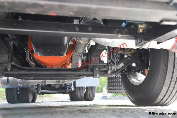 Foton AumanGTL Édition Star Wing 460 ch 6X4(10 roues) tracteur routier LNG automatique pour matières dangereuses Châssis (3) | 86Trucks