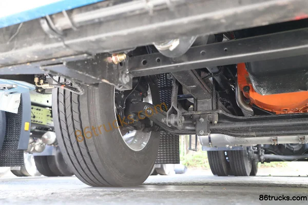 Foton AumanGTL Édition Star Wing 460 ch 6X4(10 roues) tracteur routier LNG automatique pour matières dangereuses Châssis (2) | 86Trucks