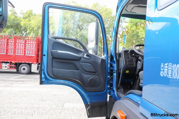 Foton Auman Planet 300 hp 4X2(6 wheels) 6.8m AMT Automatic Refrigerated Truck Cab (1) | 86Trucks