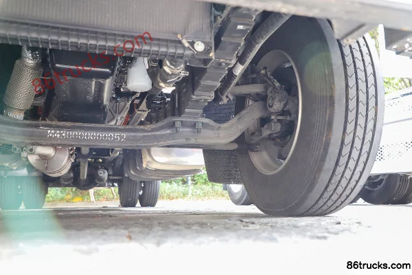 Foton Auman Planet 300 hp 4X2(6 wheels) 6.8m AMT Automatic Refrigerated Truck Chassis (3) | 86Trucks