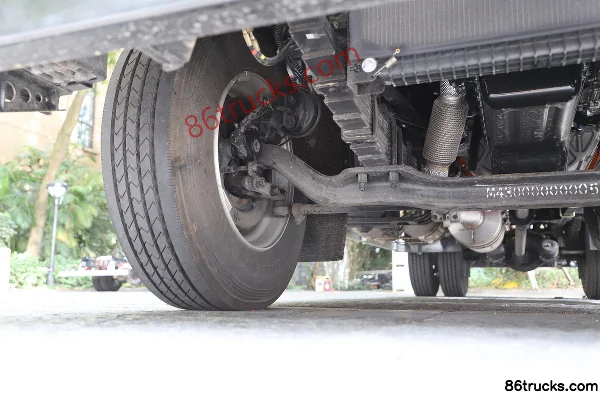 Foton Auman Planet 300 hp 4X2(6 wheels) 6.8m AMT Automatic Refrigerated Truck Chassis (2) | 86Trucks