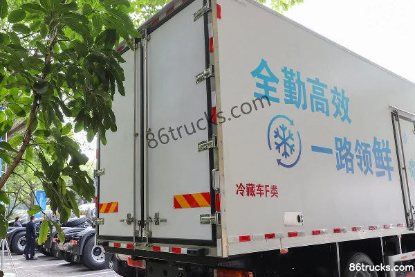 Foton Auman Planet 300 hp 4X2(6 wheels) 6.8m AMT Automatic Refrigerated Truck Body (3) | 86Trucks