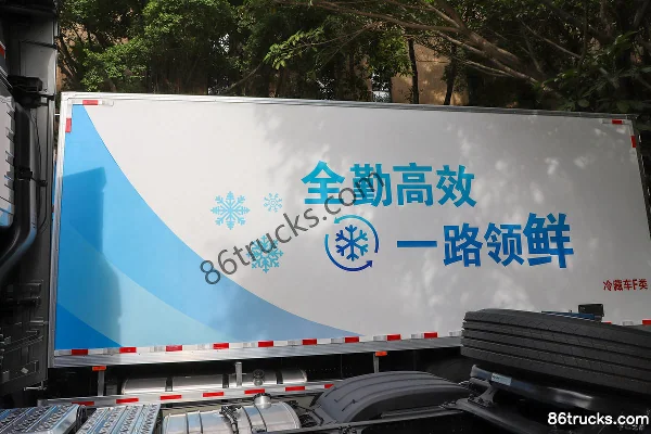 Foton Auman Planet 300 hp 4X2(6 wheels) 6.8m AMT Automatic Refrigerated Truck Body (1) | 86Trucks