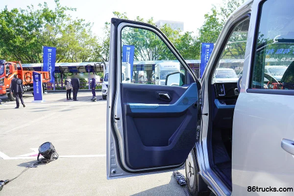 Foton Xiangling Q Split Type Comfort 1.3L 91ch 4X2(6 roues) Essence 2,1m double cabine camion plateau micro (pneus arrière simples) (1) | 86