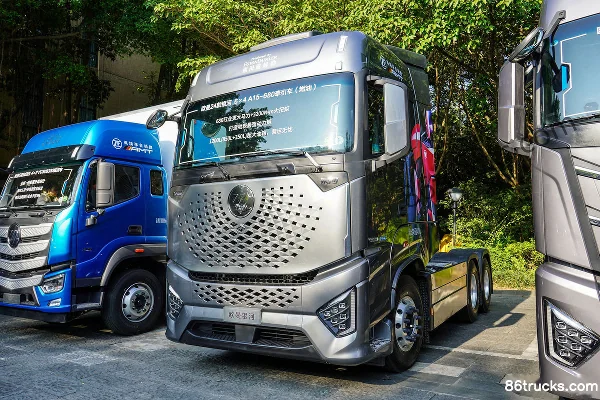 Foton Auman Galaxy Cross Edition 680hp 6X4(10 wheels) AMT Tractor Truck Exterior (3) | 86Trucks