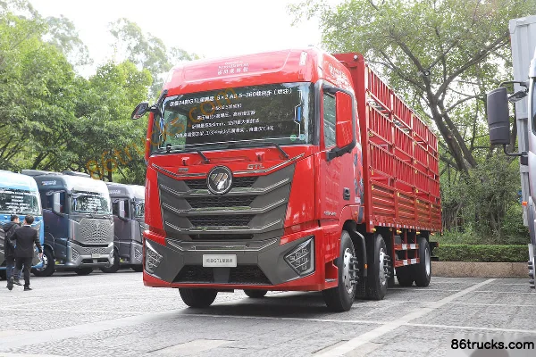 Foton AumanGTL Star Wing Pro 11.8L Diesel 470hp 8X4(12 wheels) ZF 12-speed AMT Automatic 9.56m Stake Truck Exterior (3) | 86Trucks