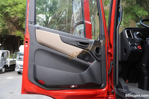 Foton AumanGTL Star Wing Pro 11.8L Diesel 470hp 8X4(12 wheels) ZF 12-speed AMT Automatic 9.56m Stake Truck Cab (2) | 86Trucks