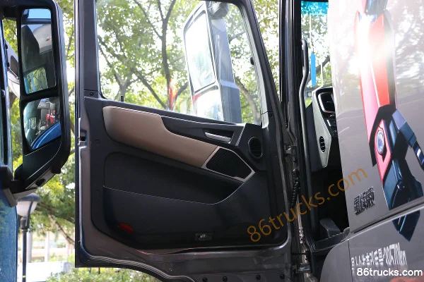 Foton AumanEST Star Edition 580 hp 6X4(10 wheels) LNG Automatic Tractor Truck Cab (2) | 86Trucks