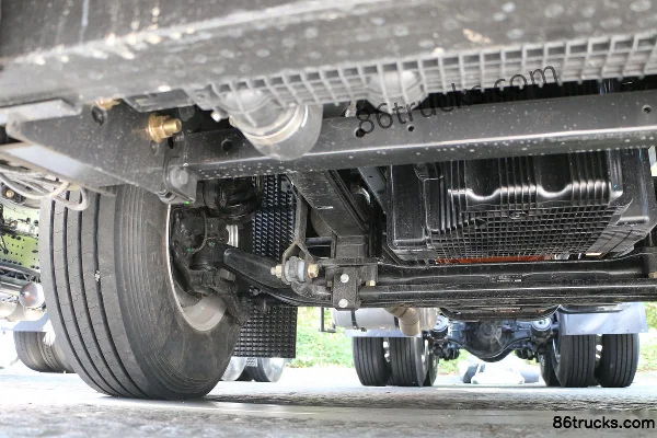 Foton AumanEST Star Edition 580 hp 6X4(10 wheels) LNG Automatic Tractor Truck Chassis (2) | 86Trucks