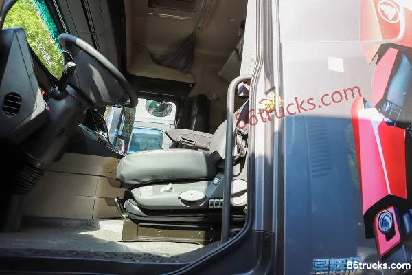 AumanEST Star Shine Northern Edition 12.9L Diesel 560hp 6X4(10 wheels) ZF 12-speed AMT automatic tractor truck (air suspension) Cab (3) | 86