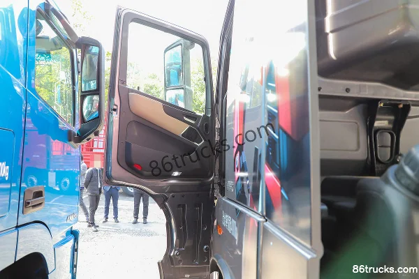 AumanEST Star Shine Northern Edition 12.9L Diesel 560hp 6X4(10 wheels) ZF 12-speed AMT automatic tractor truck (air suspension) Cab (1) | 86