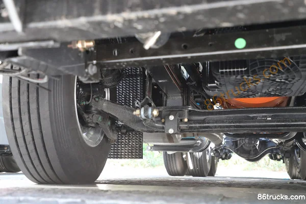 AumanEST Star Shine Northern Edition 12.9L Diesel 560hp 6X4(10 wheels) ZF 12-speed AMT automatic tractor truck (air suspension) Chassis (2)