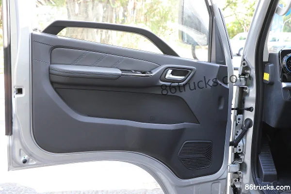 Foton Aumark X 158 hp 4X2(6 wheels) 4.14m single-row van light truck Cab (2) | 86Trucks