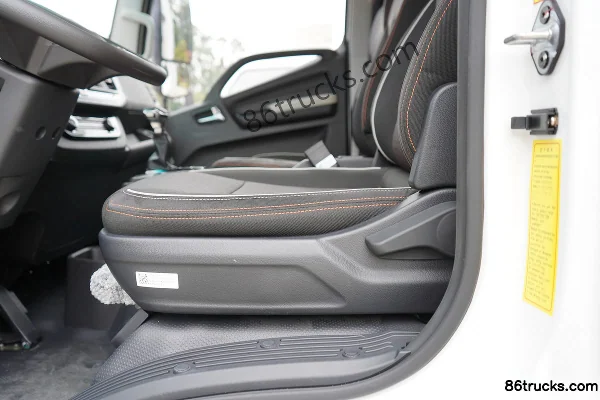 Foton Zhilan HL 4.5T 4.14m Single Row Plug-in Hybrid Box Light Truck (Yunnei) 14.016kWh 4X2(6 wheels) Interior (3) | 86Trucks