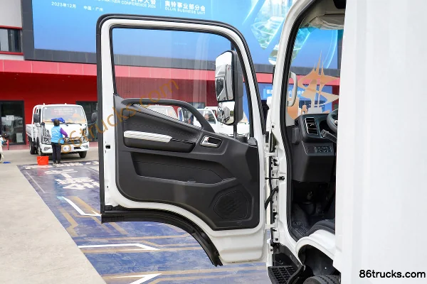 Foton Zhilan HL 4.5T 4.14m Single Row Plug-in Hybrid Box Light Truck (Yunnei) 14.016kWh 4X2(6 wheels) Interior (1) | 86Trucks