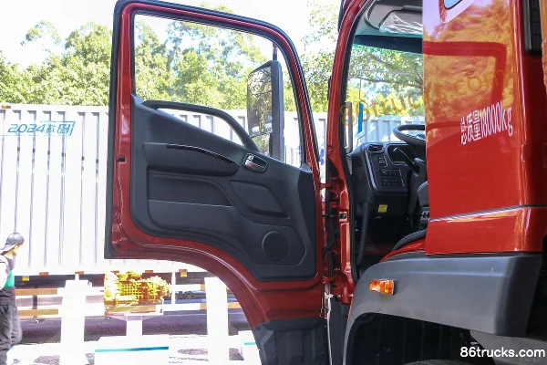 Foton Auhang R Pro 270hp 4X2(6 wheels) 6.8m AMT automatic wing-opening box cargo truck Cab (1) | 86Trucks