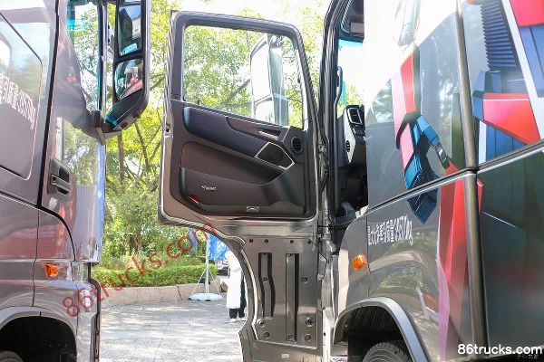 Foton Auman Galaxy 580hp 6X4(10 wheels) LNG automatic tractor truck Cab (1) | 86Trucks