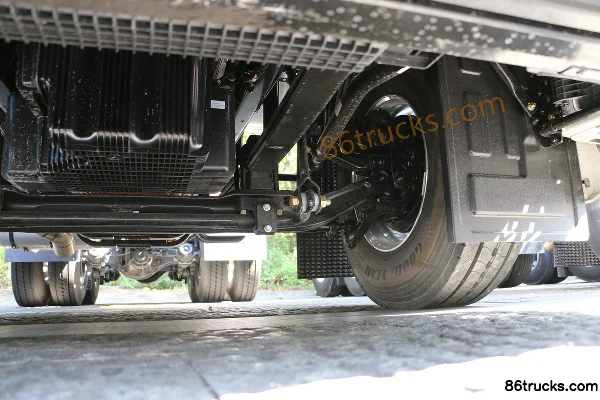 Foton Auman Galaxy 580hp 6X4(10 wheels) LNG automatic tractor truck Chassis (3) | 86Trucks