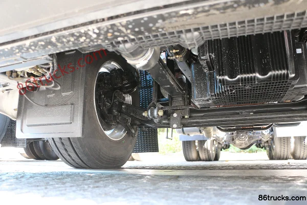 Foton Auman Galaxy 580hp 6X4(10 wheels) LNG automatic tractor truck Chassis (2) | 86Trucks