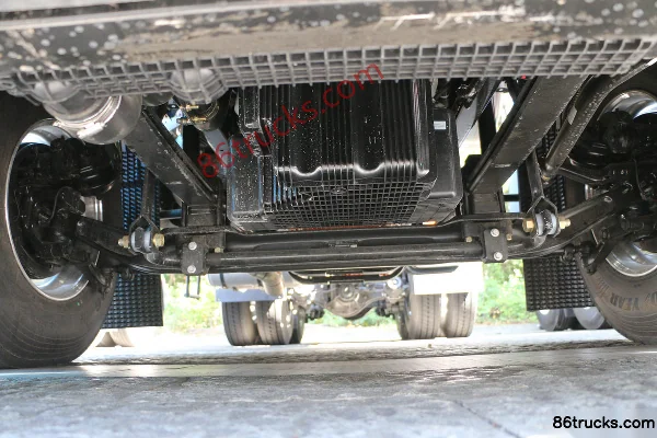 Foton Auman Galaxy 580hp 6X4(10 wheels) LNG automatic tractor truck Chassis (1) | 86Trucks