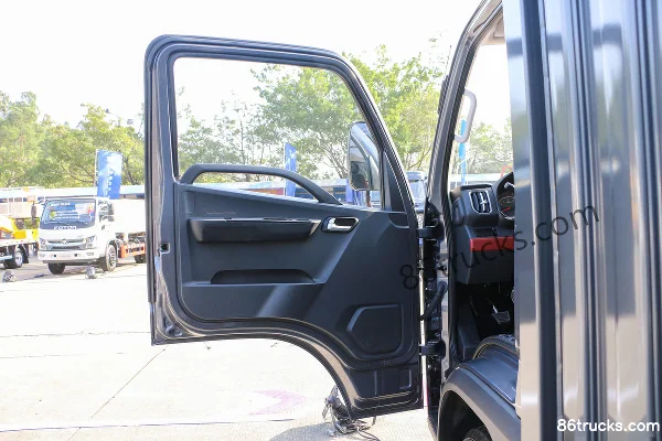 Shidai Linghang S1 Chuangye Edition 2L Gasoline 144hp 4X2(6 wheels) Dongan 5-speed 3.8m Single Row Box Mini Truck Cab (1) | 86Trucks