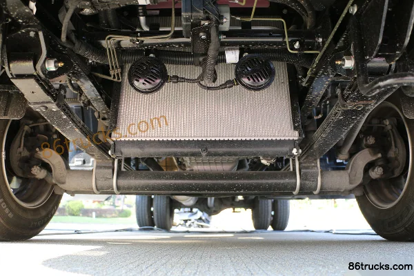Shidai Linghang S1 Chuangye Edition 2L Gasoline 144hp 4X2(6 wheels) Dongan 5-speed 3.8m Single Row Box Mini Truck Chassis (1) | 86Trucks