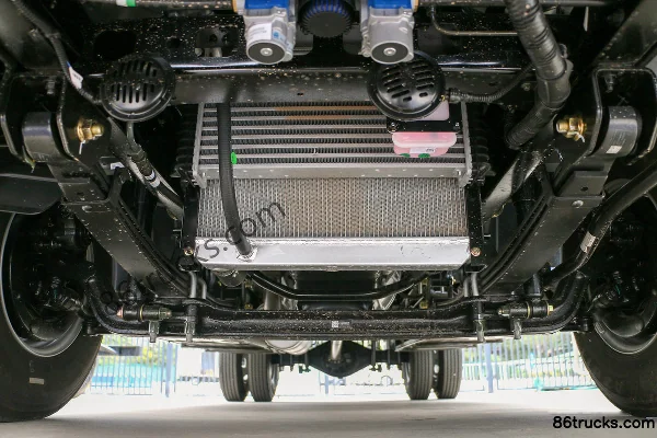 Foton Auling Xinjieyun Pro 2.0T 150 hp 4X2(6 wheels) CNG 4.17m single row flatbed light truck Chassis (1) | 86Trucks