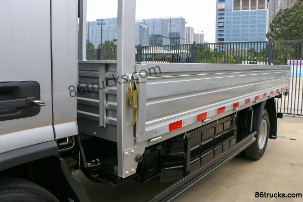 Foton Auling Xinjieyun Pro 2.0T 150 hp 4X2(6 wheels) CNG 4.17m single row flatbed light truck Body (1) | 86Trucks