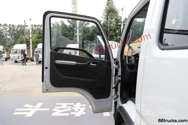 Foton Aoling M Card 132hp 4X2(6 wheels) 3.19m double-row flatbed mini truck (air brake)(wide track) Cab (1) | 86Trucks