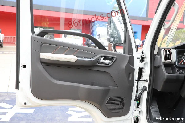 Foton Zhilan EM 4.5T 3.815m single-row pure electric flatbed light truck 59.4kWh 4X2(6 wheels) Interior (2) | 86Trucks