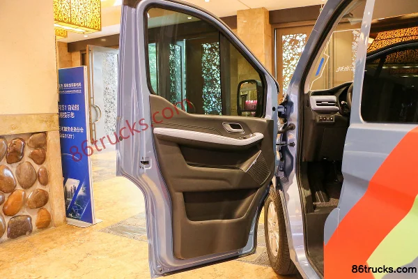 Foton commercial vehicle Tuyano Big V Business Luxury Edition 152hp 2.0L gasoline 7-seat passenger van (single rear tire) Cab (1) | 86Trucks