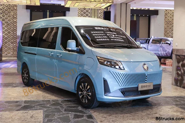 Foton Tuyano Da V 2.4T 9-Seat 5.49m Pure Electric Mid-Roof Light Bus CATL 77.28kWh Exterior