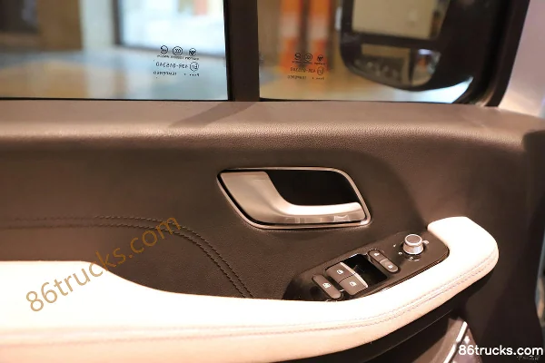 Foton Tuyano Da V 2.4T 9-Seat 5.49m Pure Electric Mid-Roof Light Bus CATL 77.28kWh Cab (3) | 86Trucks