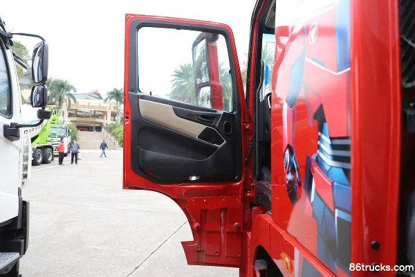 Foton Auman GTL Star Wing Edition 360hp 8X4(12 wheels) Oil Tank Truck Cab (1) | 86Trucks