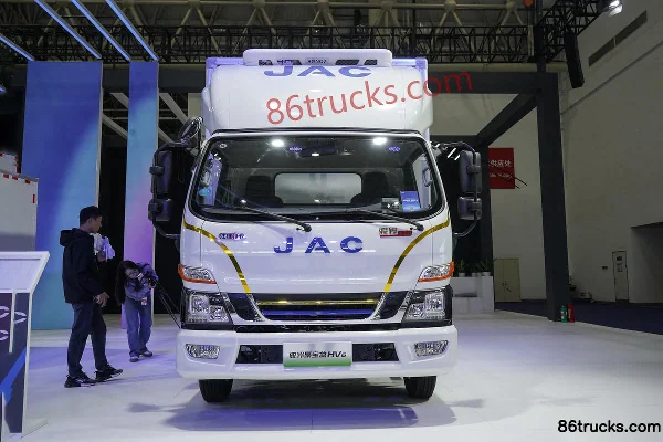 JAC Junling HV6 4.5T 4.015m Plug-in Hybrid Refrigerated Truck 15.55kWh 4X2(6 wheels) Exterior (2) | 86Trucks