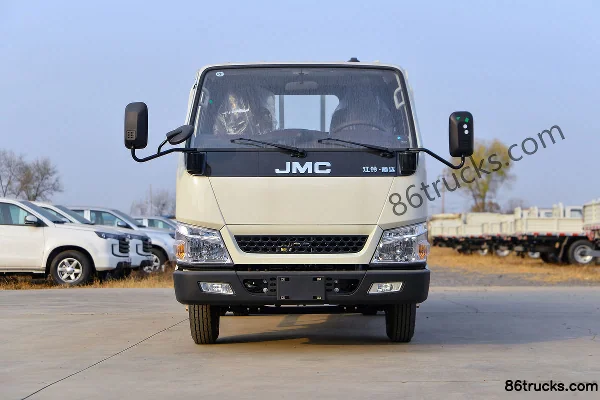 JMC Shunda Small Truck 116hp 4X2(6 wheels) 3.3m Half-Cab Flatbed Light Truck Exterior (2) | 86Trucks