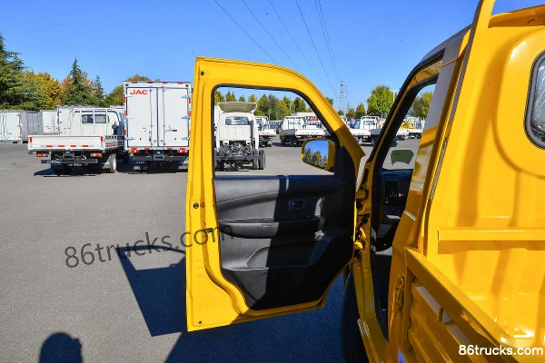 JAC Zhengcheng W1 Zunxiang Edition 1.5L 116 hp 4X2(6 wheels) gasoline 2.9m single-row panel micro truck Cab (1) | 86Trucks