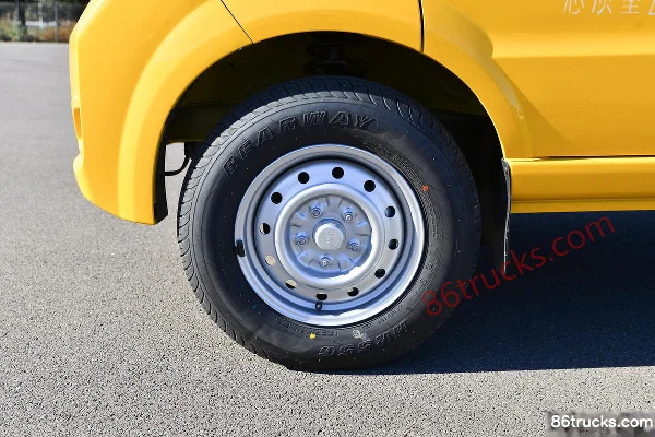 JAC Zhengcheng W1 Zunxiang Edition 1.5L 116 hp 4X2(6 wheels) gasoline 2.9m single-row panel micro truck Chassis (3) | 86Trucks