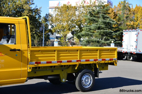 JAC Zhengcheng W1 Zunxiang Edition 1.5L 116 hp 4X2(6 wheels) gasoline 2.9m single-row panel micro truck Body (1) | 86Trucks