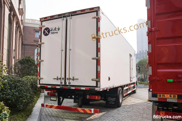 FAW Jiefang Qingdao JH6 Zhizun Edition 350 hp 4X2(6 wheels) 9.7m AMT automatic refrigerated truck Body (3) | 86Trucks