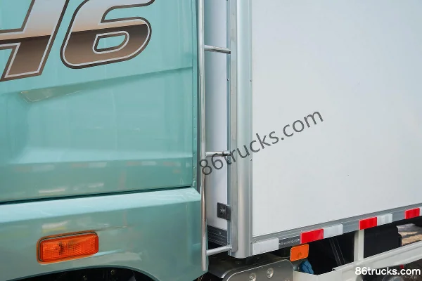FAW Jiefang Qingdao JH6 Zhizun Edition 350 hp 4X2(6 wheels) 9.7m AMT automatic refrigerated truck Body (1) | 86Trucks