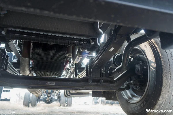 JAC Dewos T9 220hp 4X2(6 wheels) 10m Box Cargo Truck Chassis (3) | 86Trucks