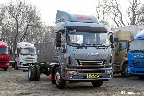 JAC Dewos V9 220 hp 4X2(6 wheels) 4.845m semi-row van truck Exterior